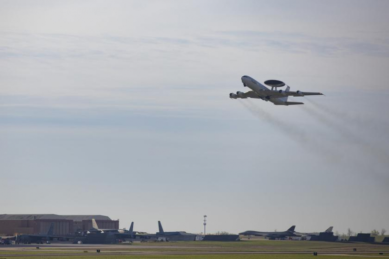 ВВС США списывают первый из 13 самолетов E-3 Sentry после A-10C Thunderbolt II