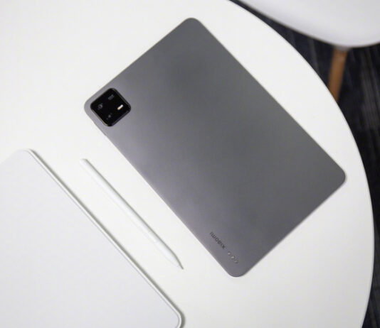 Xiaomi Pad 6 Pro на качественных живых фото вместе с фирменным чехлом-клавиатурой