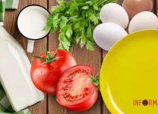 Завтрак для школьника: омлет с овощами, сыром и зеленью