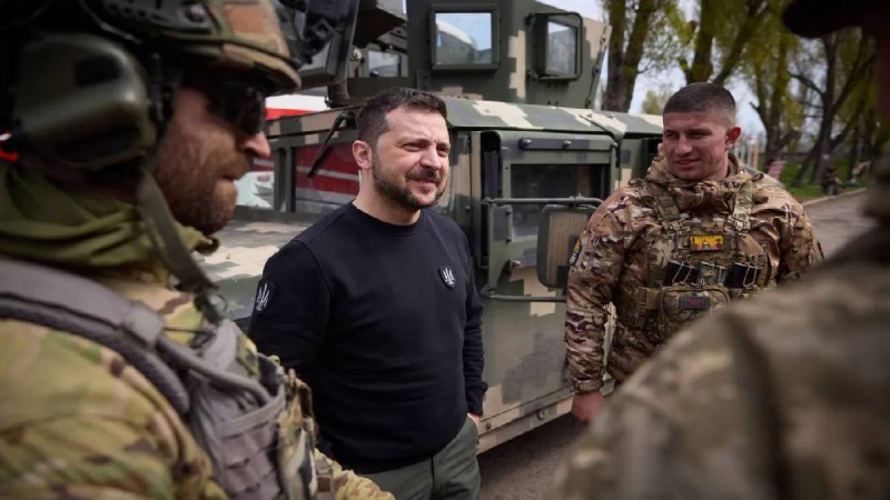 Зеленский уехал из Авдеевки в Полтаву, посвятив день встрече с защитниками