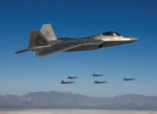 Американские F-22 и F-16 возле Аляски совершили перехват группы российских самолётов, включая ядерные бомбардировщики Ту-95 и истребители Су-35
