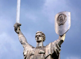 Дерусификация: в Киеве начались работы над смену монумента «Родине-Матери»