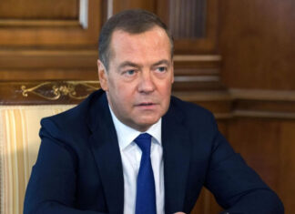 Экс-президент РФ Медведев заявил о войне на десятилетия и снова пригрозил Украине ядерным ударом