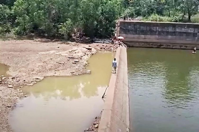 Индийский чиновник за 3 дня откачал 2 миллиона литров воды из водохранилища, чтобы достать упавший Samsung Galaxy S23 Ultra