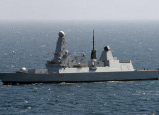 Модернизированный эсминец HMS Dauntless отправился в Карибское море для тестирования новых двигателей в тёплых водах