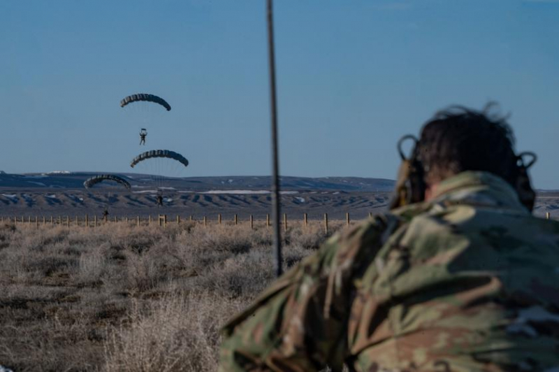 MQ-9 Reaper впервые взлетел и приземлился на обычном шоссе — в учениях приняли участие A-10C Thunderbolt II, MH-6M Little Bird и MC-130J Commando II