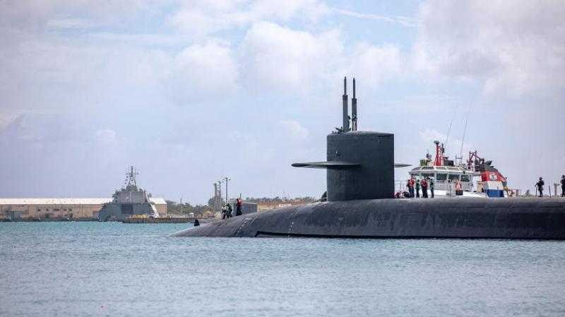 Пентагон официально подтвердил, что направит в Южную Корею подводную лодку класса «Огайо», способную нести 20 баллистических ракет «Трайдент II» с восемью ядерными боеголовками и дальностью пуска до 12 000 км