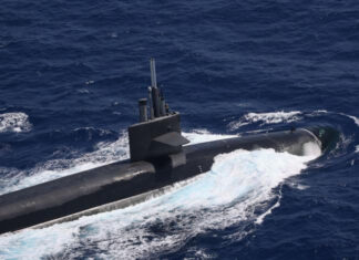 Пентагон показал очень редкое видео снабжения атомной подлодки USS Maine (SSBN 741), оснащённой ядерными ракетами Trident II дальностью пуска 12 000 км
