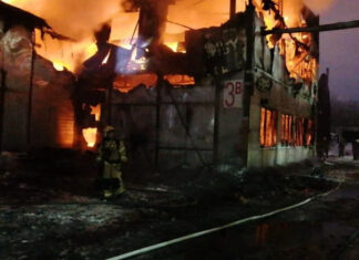 Под российским Екатеринбургом горят склады с порохом: видео