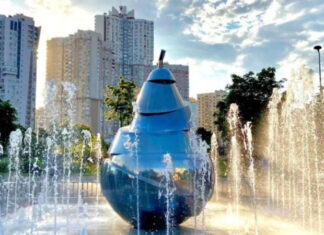 Поет украинские песни: Киеве запустили светомузыкальный фонтан «Груша»