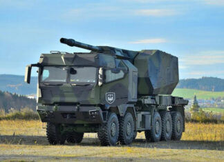 Rheinmetall и Elbit Systems провели огневое испытание высокоавтоматизированной колёсной гаубицы со 155-мм пушкой L52 и шасси RMMV HX 10×10