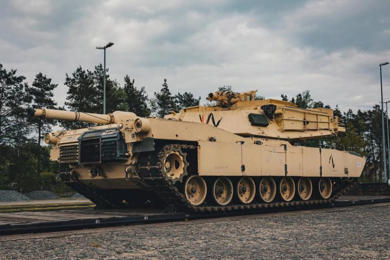 В США показали танки Abrams M1A1, на которых будут обучать украинские экипажи