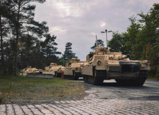 США показали танки Abrams M1A1, на которых будут учится украинские экипажи