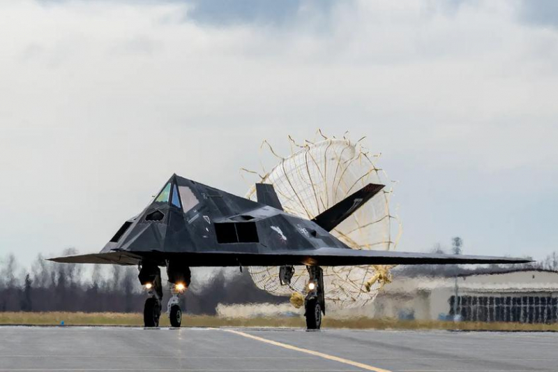 Самолет-невидимка F-117 Nighthawk впервые после списания принял участие в учениях на Аляске