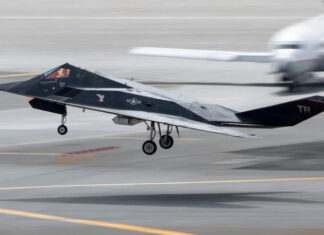 Стелс-самолёты F-117 Nighthawk приняли участие в учениях на Аляске впервые после вывода из эксплуатации
