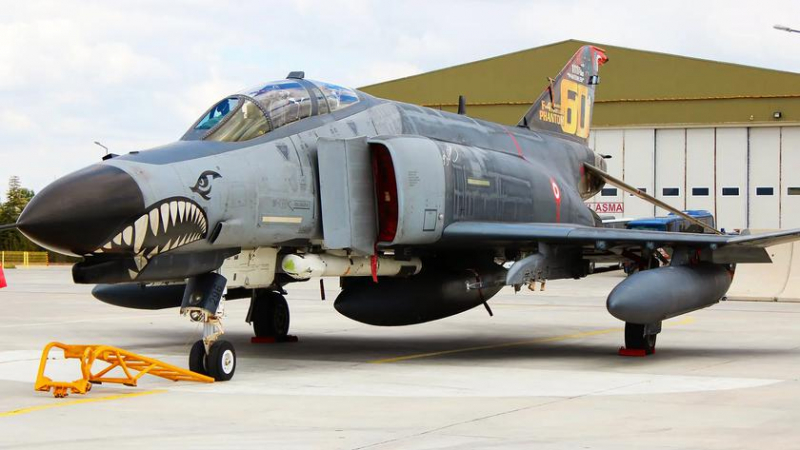 Турция до сих пор использует истребители третьего поколения F-4 Phantom II — почти 50-летний самолет участвовал в учениях Anatilian Eagle