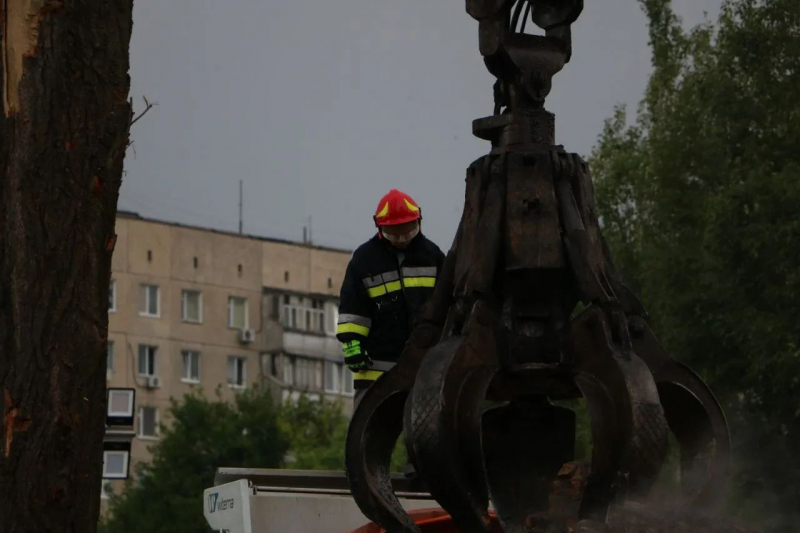 Удар по больнице в Днепре: спасатели разобрали 90% руин, количество пострадавших увеличилось