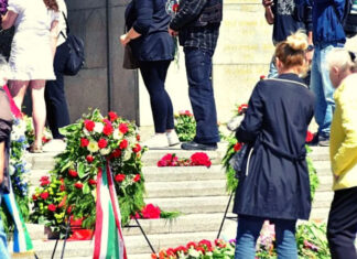 В Берлине сняли запрет на украинский флаг на 9 мая, но оставили на русском