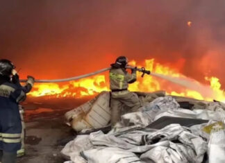 В российском Екатеринбурге вспыхнул масштабный пожар