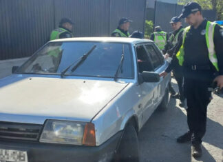 Во Львовской области мужчина на краденом авто сбил полицейского
