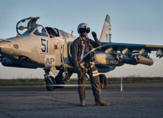 Воздушные Силы Украины впервые показали модернизированный штурмовик Су-25М1(К), прибывший из Северной Македонии