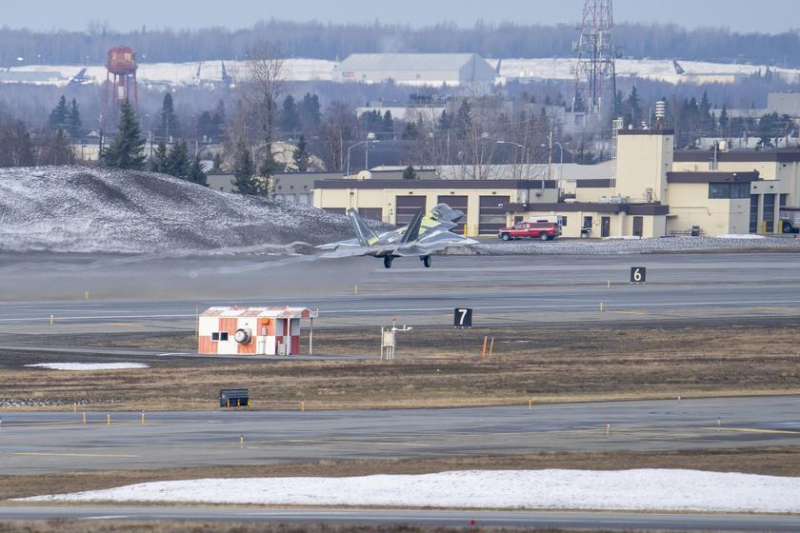 ВВС США вернули в строй истребитель пятого поколения F-22 Raptor, отремонтированный после аварии в 2018 году