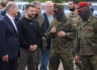 Зеленский встретился с украинскими военными, которые тренируются в Германии — видео