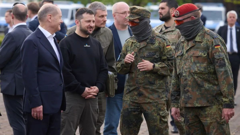 Зеленский встретил украинских солдат, тренирующихся в Германии — видео