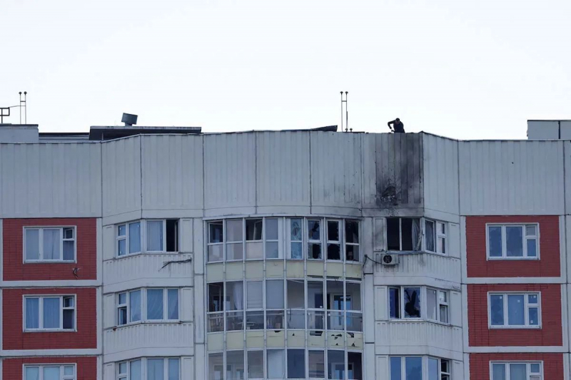 Дроны в Москве, закрытые бомбоубежища в Киеве и разрушенные двухэтажки в пригороде Днепра: главное за неделю