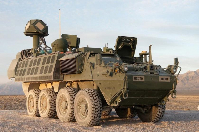 Бронетранспортеры Stryker получат 50-ваттное лазерное оружие DE M-SHORAD для поражения ракет, самолетов, вертолетов и беспилотников