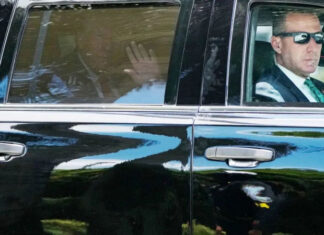 Экс-президента США Трампа арестован в зале суда в Майами