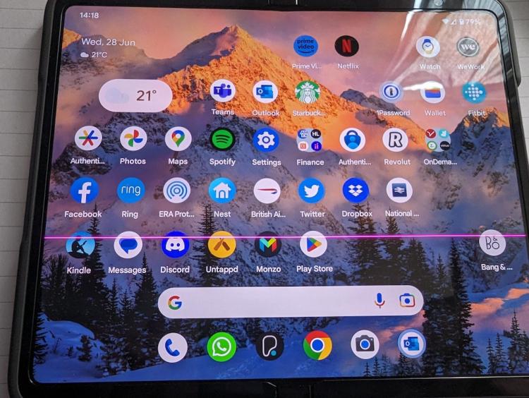 Google Pixel Fold удивляет первых покупателей своей «надежностью