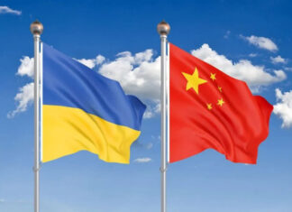 Китай планирует усиливать военную связь с Киевом — Bloomberg