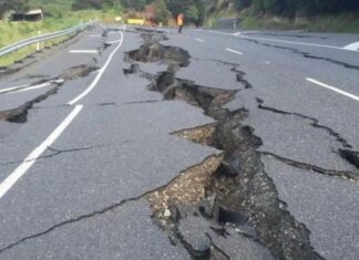 Мощное землетрясение во Франции 17 июня — повреждены сотни домов