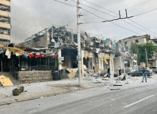 Россияне нанесли ракетный удар по центру Краматорска. Есть раненые, среди них – ребенок