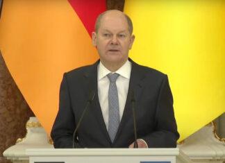 Шольц заявил, что Запад хочет помочь Украине обороняться, а не изменить режим в России