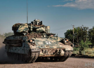 Украинские военные показали, как M2 Bradley уничтожает танки с помощью ракетного комплекса TOW-2
