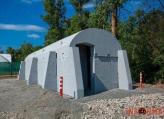 В Киеве установили первое мобильное укрытие: от чего оно способно защитить