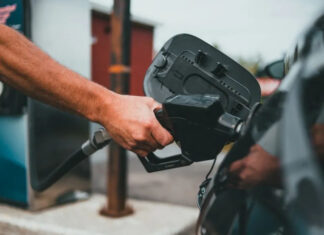 В рф цены на бензин побили исторический рекорд: подробности