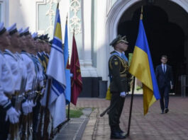 В Украине начала действовать дипмиссия пяти стран. С ее представителями встретился президент Зеленский