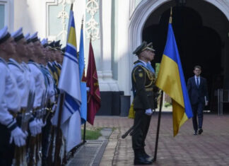 В Украине начала действовать дипмиссия пяти стран. С ее представителями встретился президент Зеленский