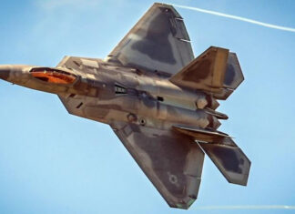 ВВС США вновь не смогут вывести из эксплуатации 32 старых истребителя F-22 Raptor для экономии миллиардов долларов