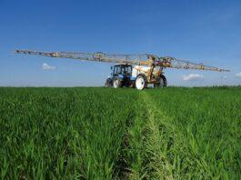 Прицепные опрыскиватели во время рабочего сезона