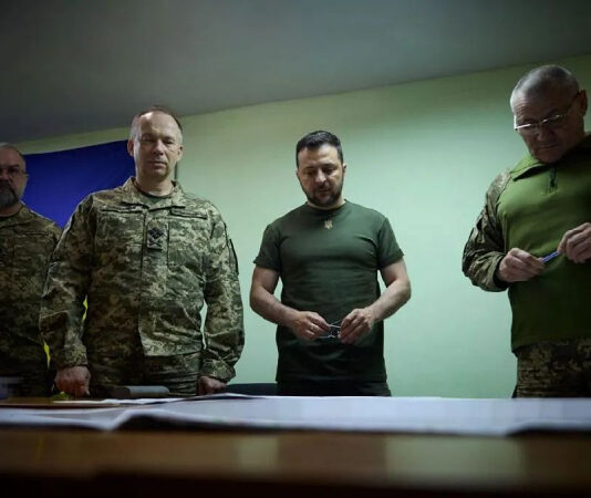 Зеленский провел совещание с военными командующими