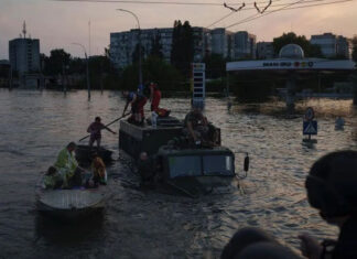 Зеленский в вечернем обращении призвал мир отреагировать на подрыв Каховской ГЭС