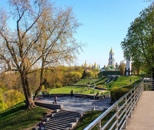 Киевзеленстрой потратит на ремонт лестницы в парке Вечной славы 5 млн грн