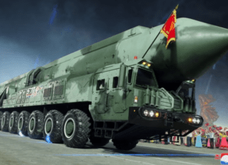 КНДР показала межконтинентальную баллистическую ракету Hwasong-18 с дальностью пуска 15 000 км, которая может нести ядерную боеголовку весом до 1,5 тонны