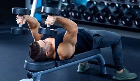 Упражнения на трицепс с гантелями: Мощный тренировочный комплекс для сильных рук