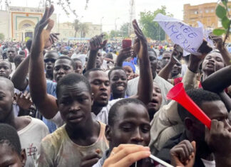 В Нигере штурмовали посольство Франции — Париж пригрозил ответить