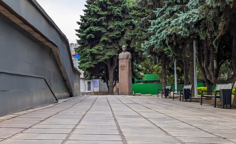 В родном городе Брежнева демонтировали его бюст